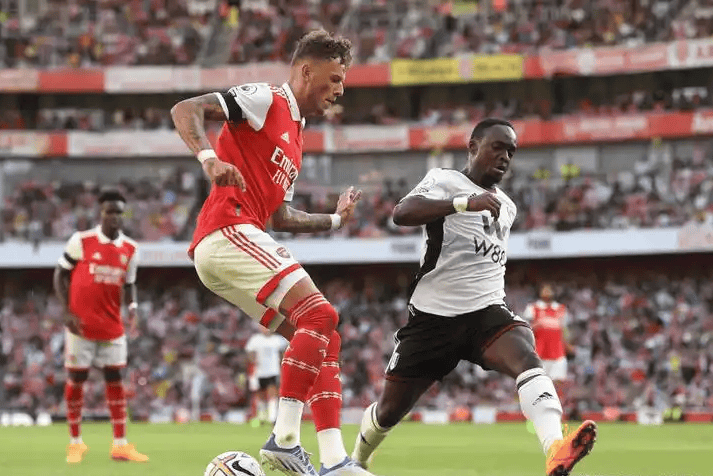 周二010 欧冠：控球体系VS高压逼抢！国米主场战阿森纳，双核与定位球的对决